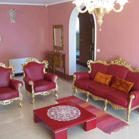 Raisa Villa