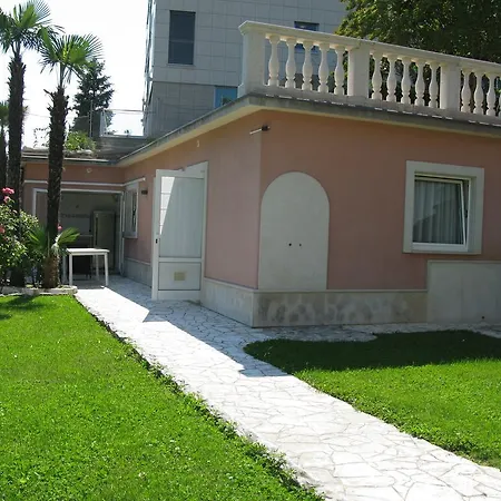 Raisa Villa