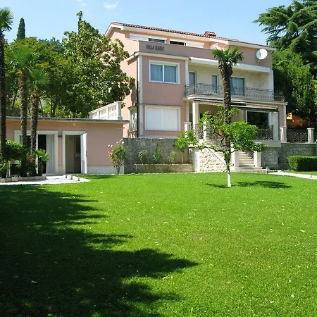 Raisa Villa *